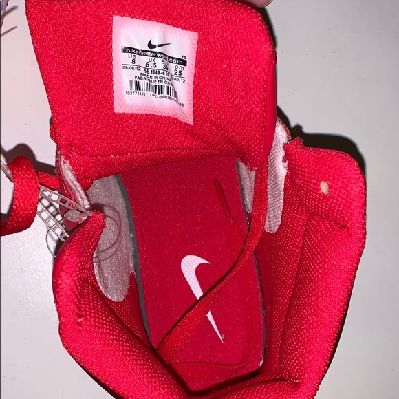 Nike - Picture 4 of 5